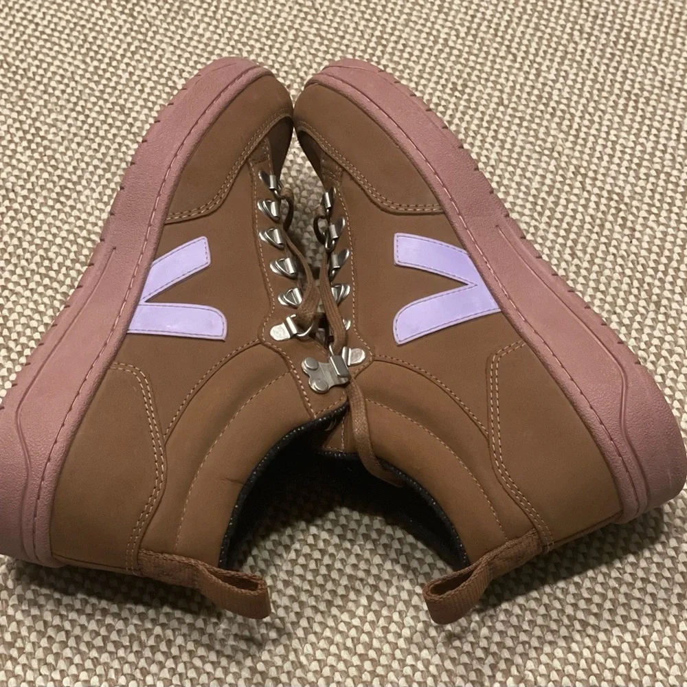 VEJA Gender Inclusive Roraima High Top Sneaker NWOT - Picture 6 of 14